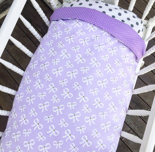 Lilac/gold bows with lilac dots bassinet quilt